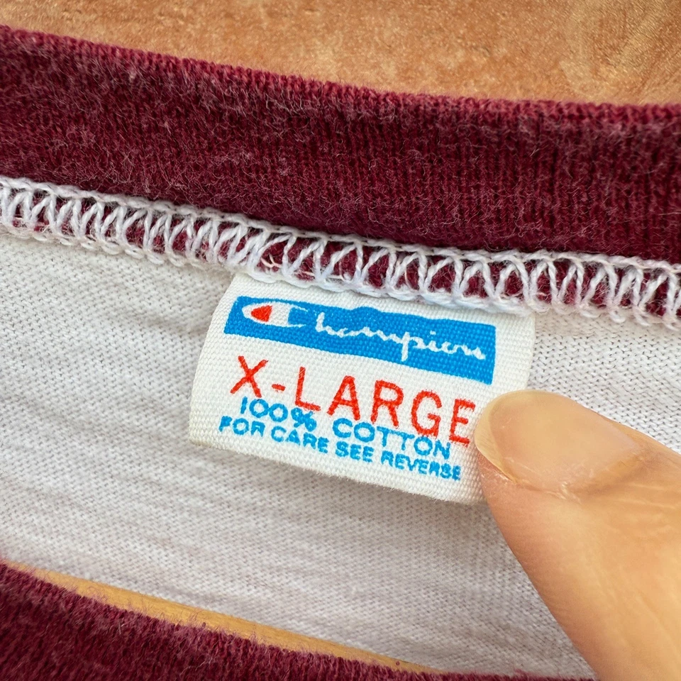 Camiseta Vintage Anos 70 Champion Barra Azul Algodão Campainha Tamanho XL Estampa Água - Imagem 2 de 4