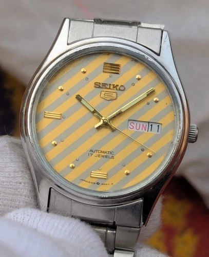 Vintage Seiko 5 automatic Watch 17 Jewels Nice dial 6309 Day Date Japan