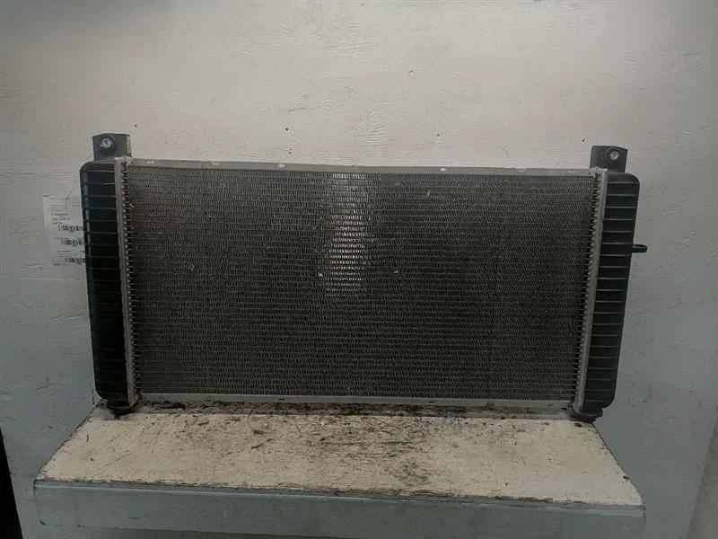 Radiador compatible con 04-13 SUBURBAN 2500 792082 Foto 2 de 4