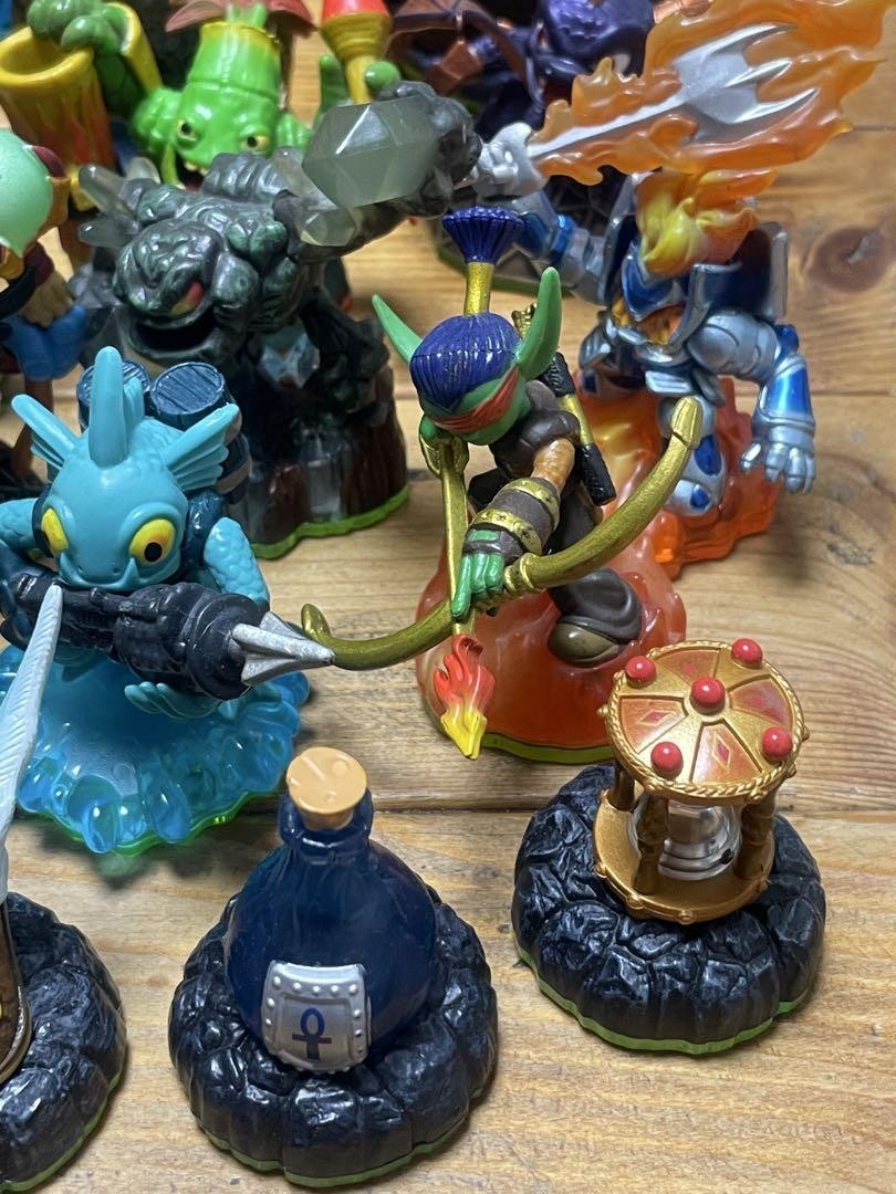 スカイランダーズ 42 個 とポータル1個 Skylanders 42 Pieces