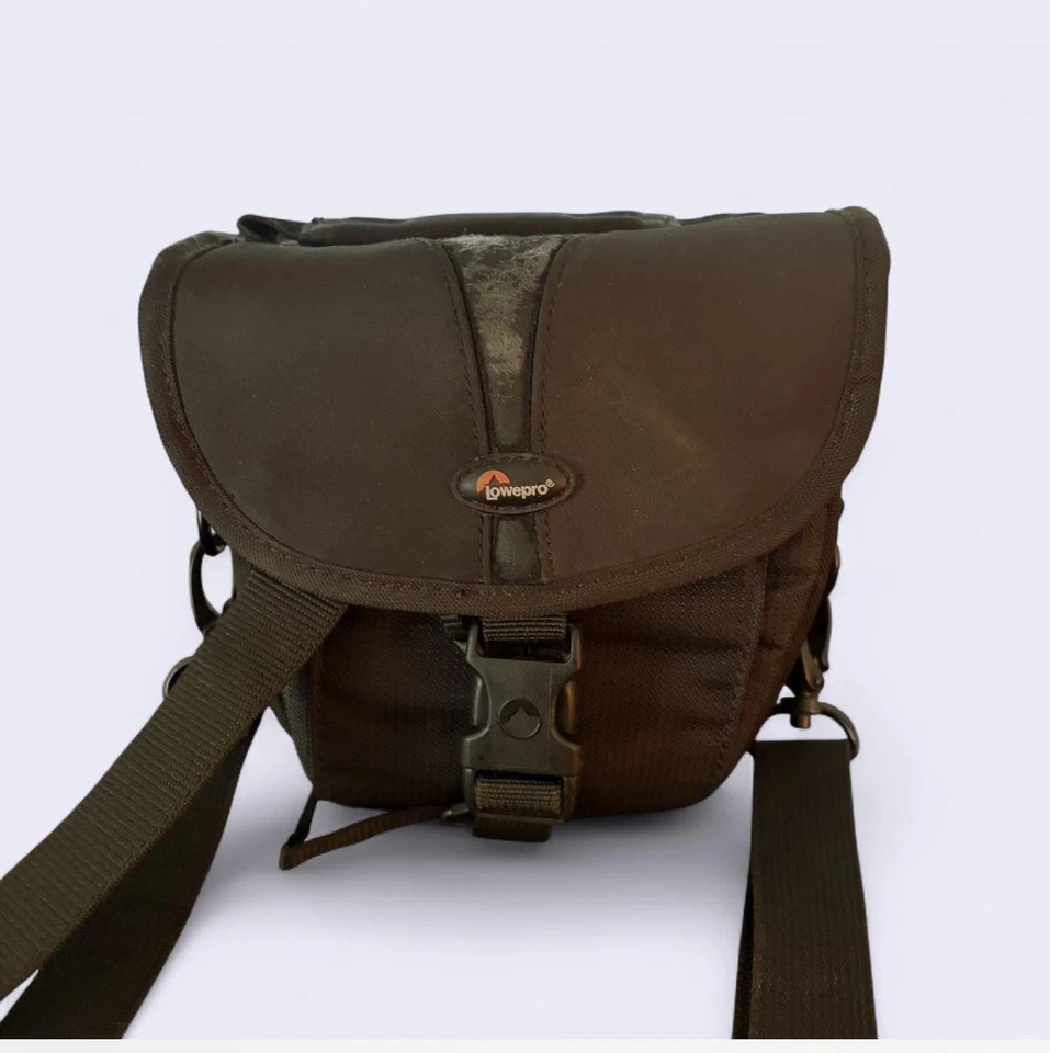 Olympus SP-560UZ 8.0 Megapixel Point and Shoot Digital Camera - Image 2 of 3