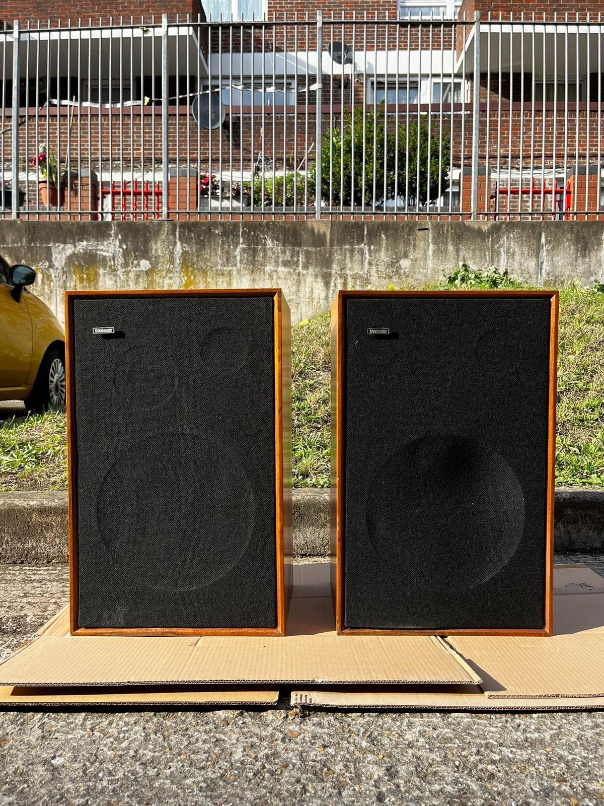 Goodmans Magnum K2 3-way audiophile hi-fi loudspeakers speakers teak 70s vintage