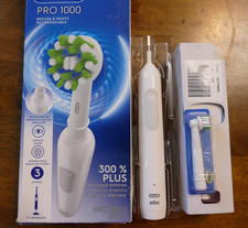 Oral-B Pro 1000 Rechargeable Electric Toothbrush CrossAction White
