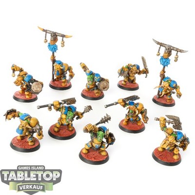 Orc & Goblin Tribes - 10 x Black Orc Mob - bemalt