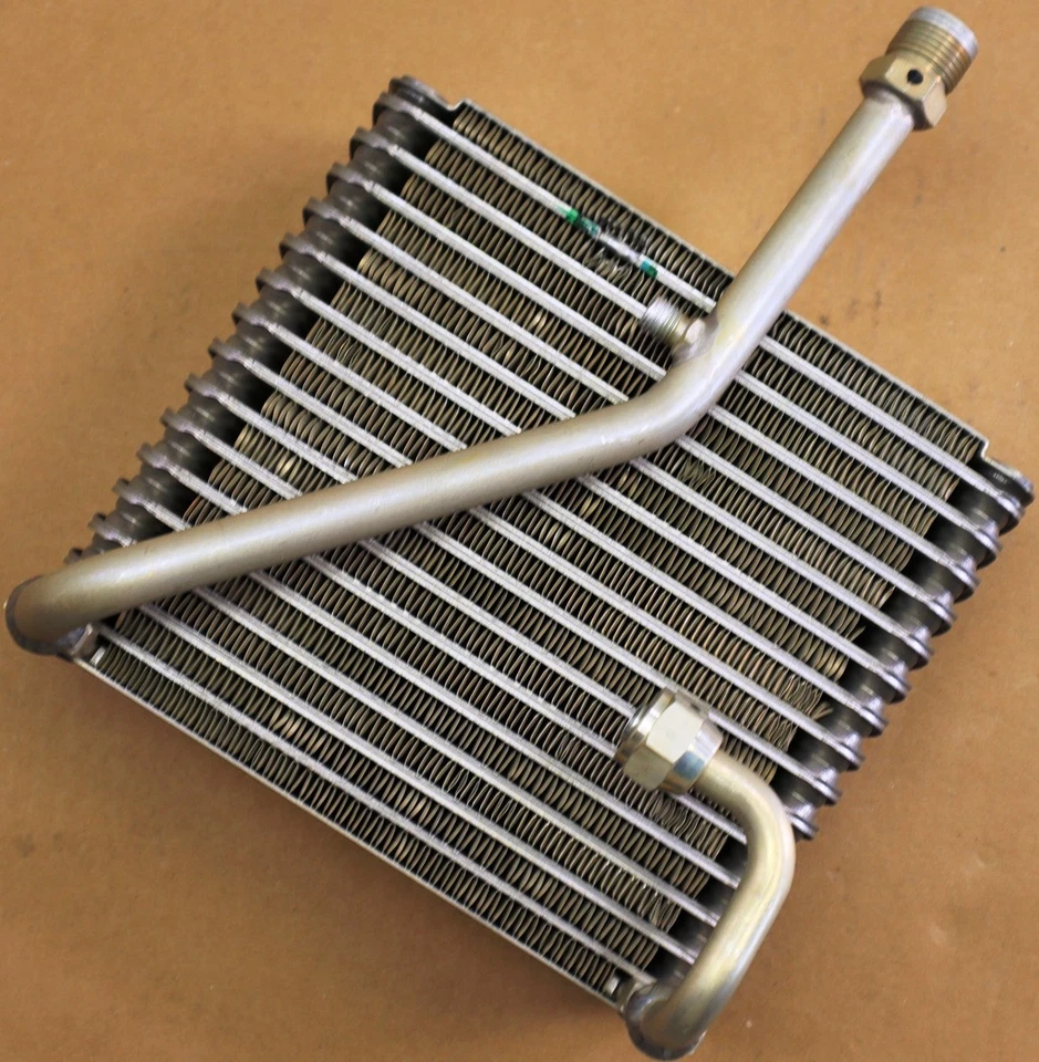 Evaporador de aire acondicionado núcleo 94153697 C2500 GMC CAMIÓN K3500 GM OEM Foto 3 de 4