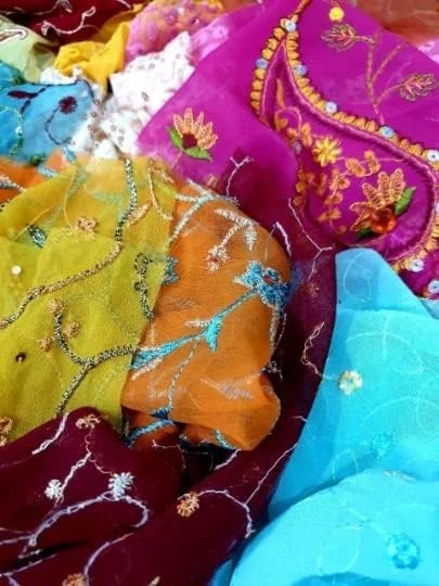 Abb 15pcsVintage Sari Georgette Fabric Remnants Embroidered Craft Scrapbook DUP3 image 2