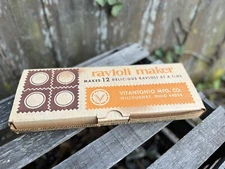 Ravioli Maker Vitantonio No. 512 Instructions IN BOX Vintage Made in USA 