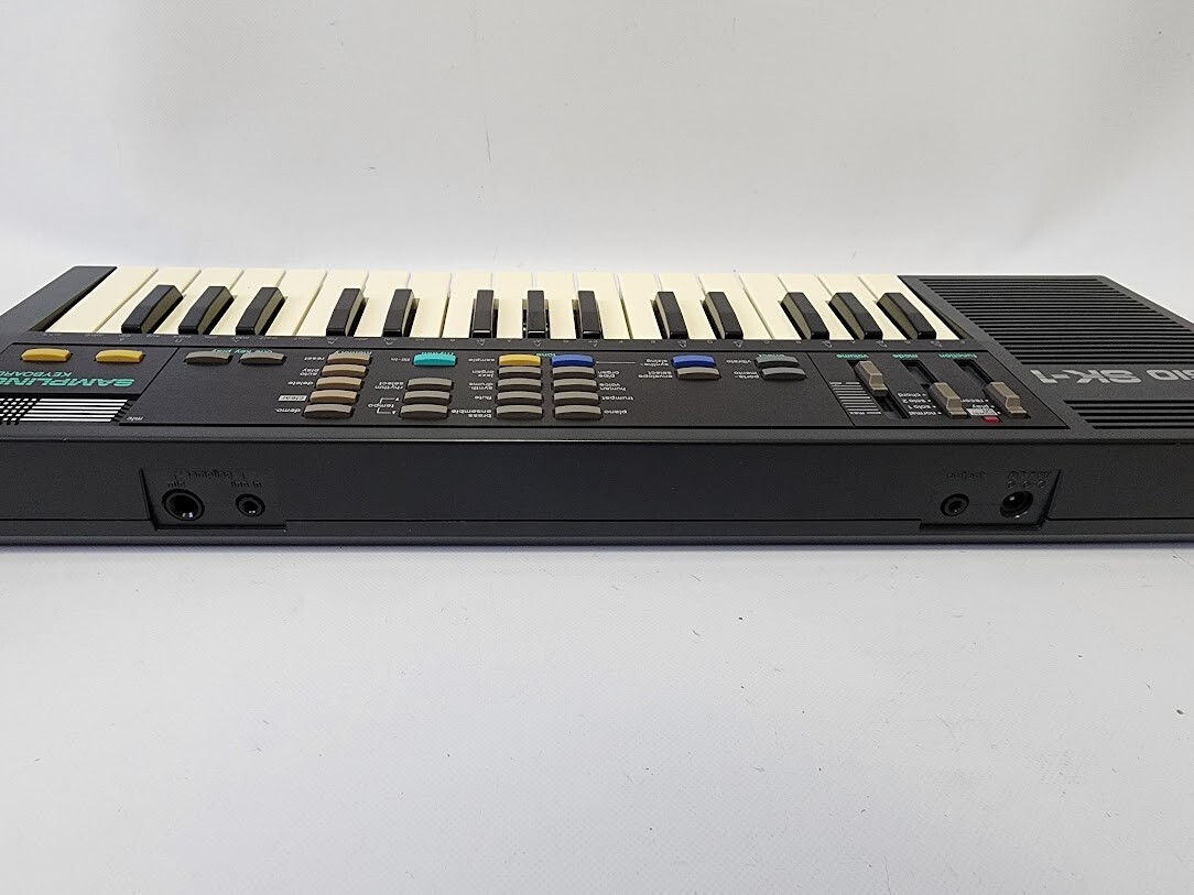 Casio SK-1 32-Key LoFi Sampling Keyboard Electronic Piano Digital Casio SK-1 32-Key LoFi Sampling Keyboard Electronic Piano Digital