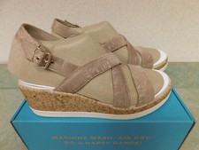 BZees Women's Radiant Cork Wedge Strappy Sandal Brown Paradise Palm Leaf 9W New