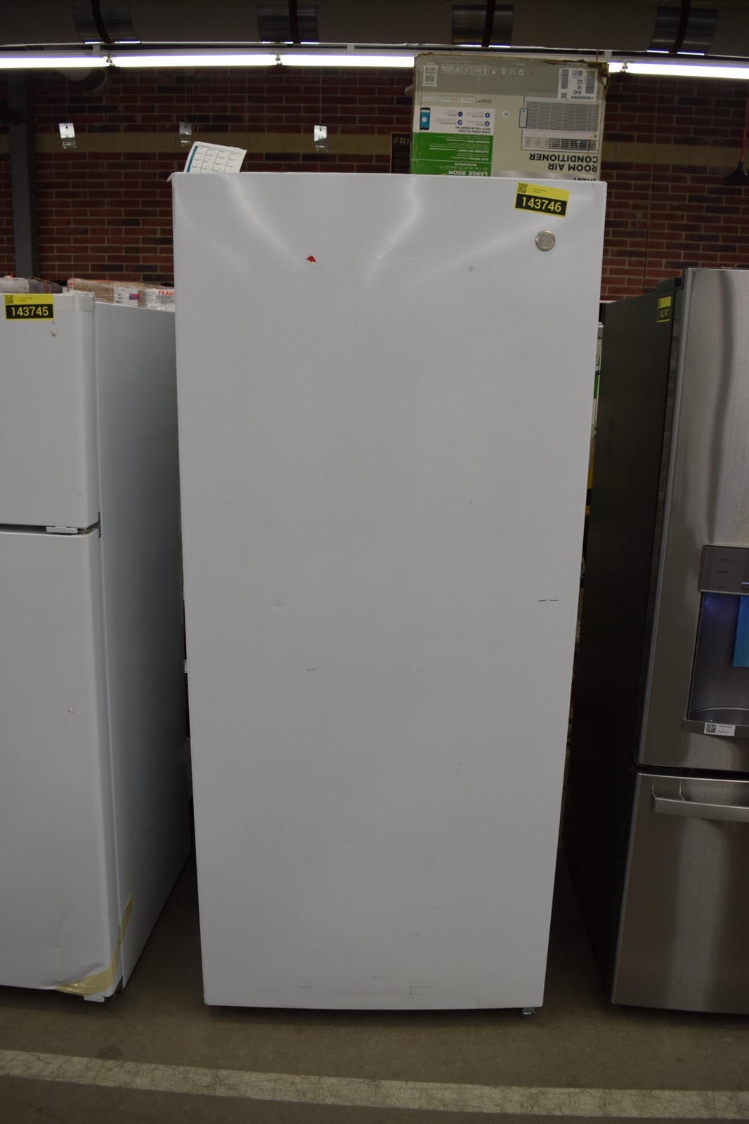 GE FUF21QRRWW 33" White 21.3 Cu. Ft. Garage Ready Upright Freezer NOB