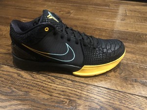 kobe 4 black and yellow