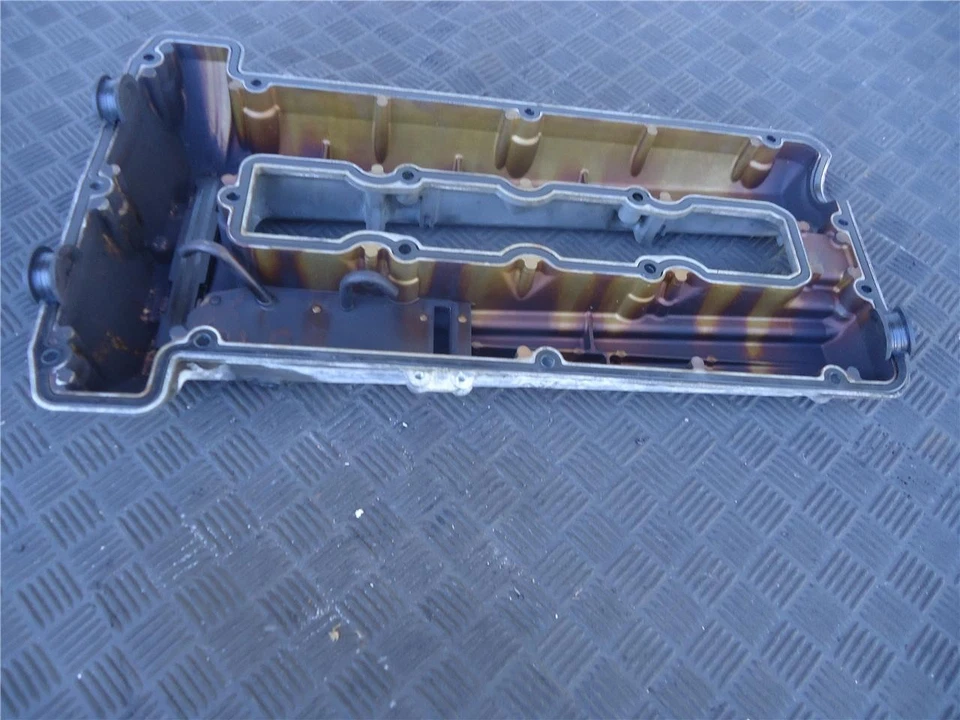 1986 - 1991 梅赛德斯奔驰 W126 420 SEL 发动机阀盖 — 第 3/4 张图片