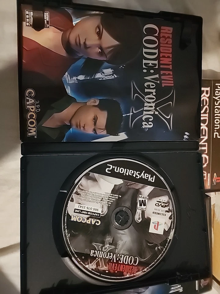 Resident Evil: The Essentials 🎮 PS2 Complete In Box! W/ Manuals Cib - Image 3 of 4