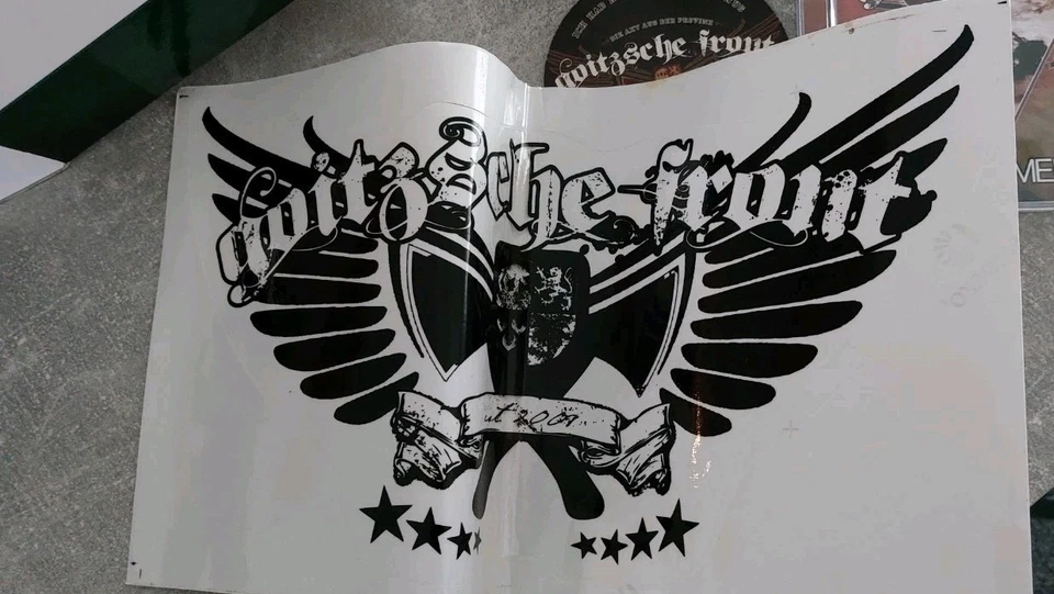 Goitzsche Front "MO[NU]MENT" (Ltd. Box) neu original verpackt Auto, Wimpel usw.  - Bild 4 von 4