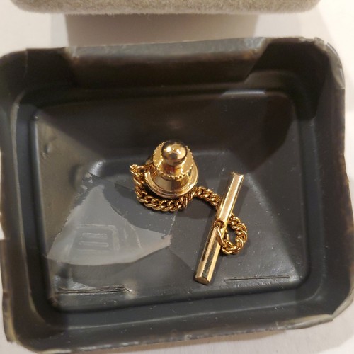 Father's Day Gift: Colibri Tie Tack 18 k Gold Electroplate Baby Shoe. - Picture 4 of 6