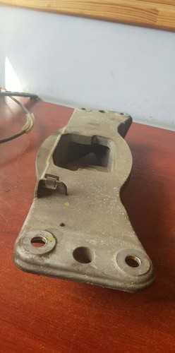 BMW 5 (E60, E61) Halterung Träger Getriebe 6769634