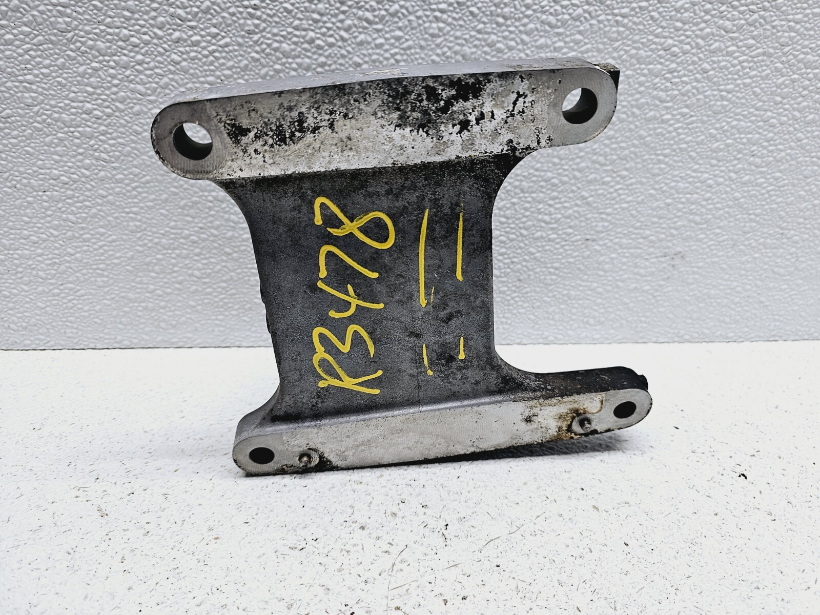 20132018 NISSAN SENTRA RH PASSENGER CV AXLE CARRIER BEARING SUPPORT