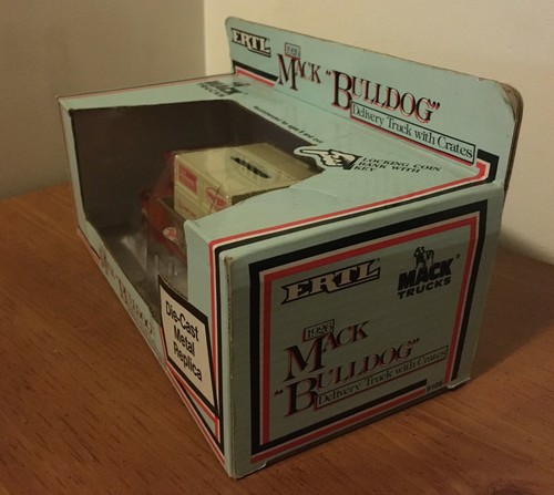 ERTL 1926 Mack Bulldog Delivery Truck With Crates - "True Value Hardware" NIB - 第 2/5 張圖片