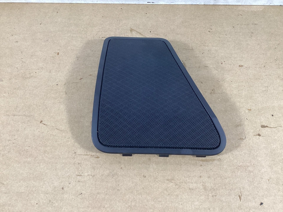 BMW 528I XDRIVE 2008-2016 cubierta trasera izquierda estante altavoz rejilla moldura cubierta OEM. Foto 2 de 4