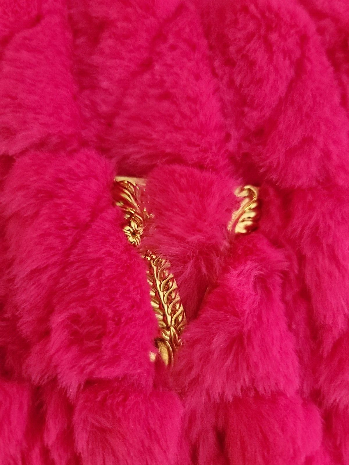 AUTH. LIMITED VERSACE FUCHSIA QUILTED FAUX FUR VIRTUS V CHAIN STRAP BAG image 9