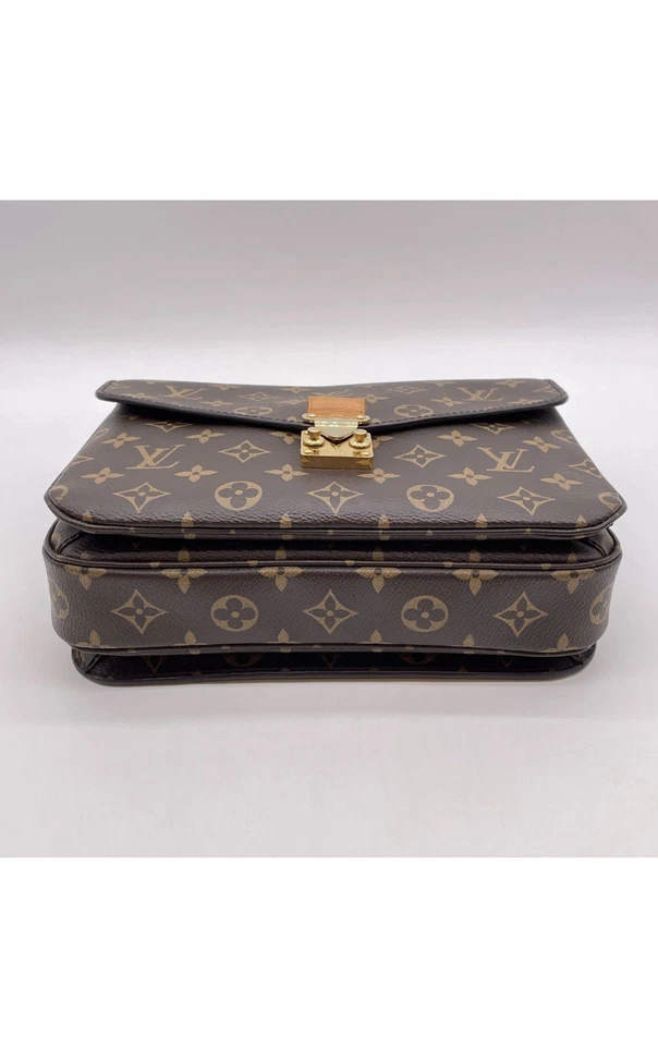 Louis Vuitton Pochette Métis, foto 4 di 5