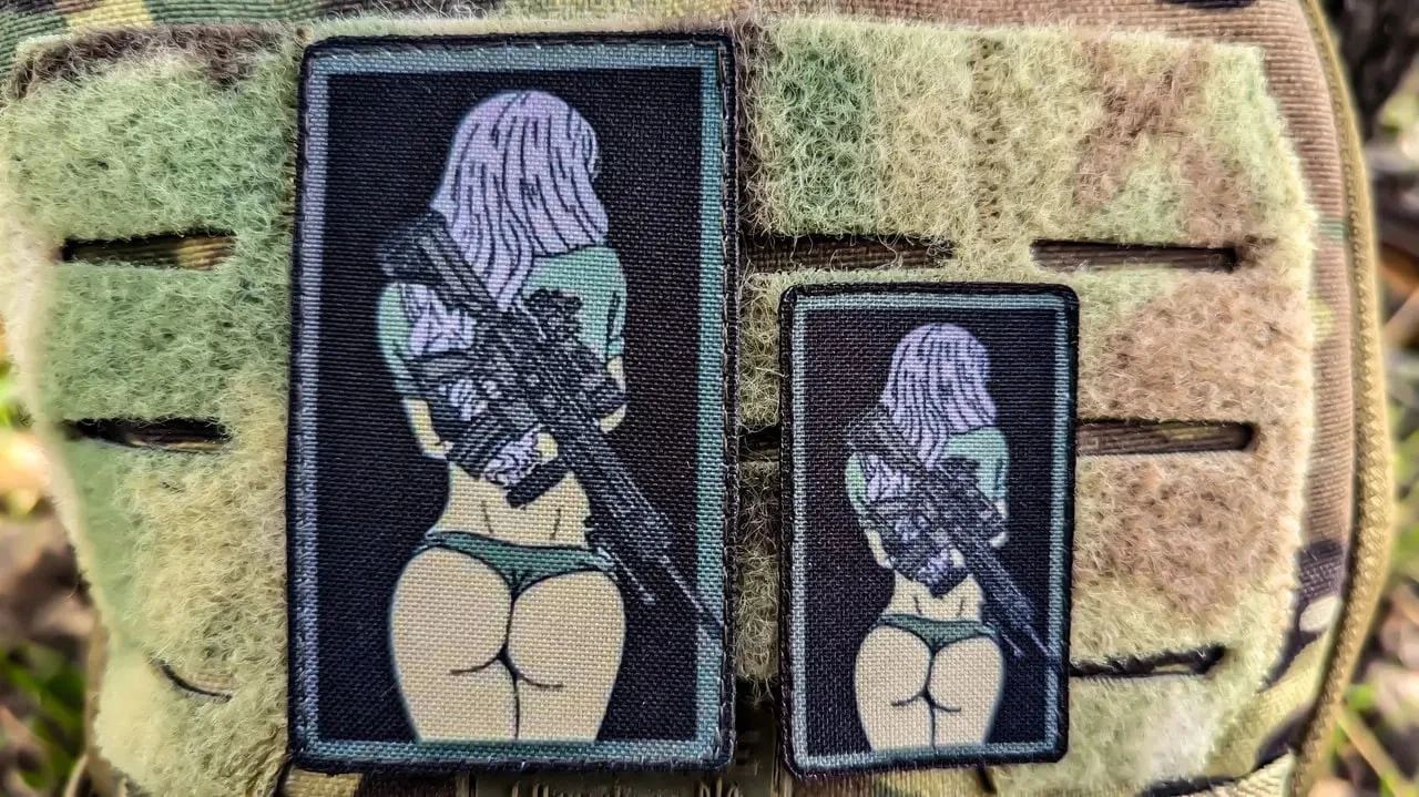 Chevron battle girl with booty, + mini patch as a gift