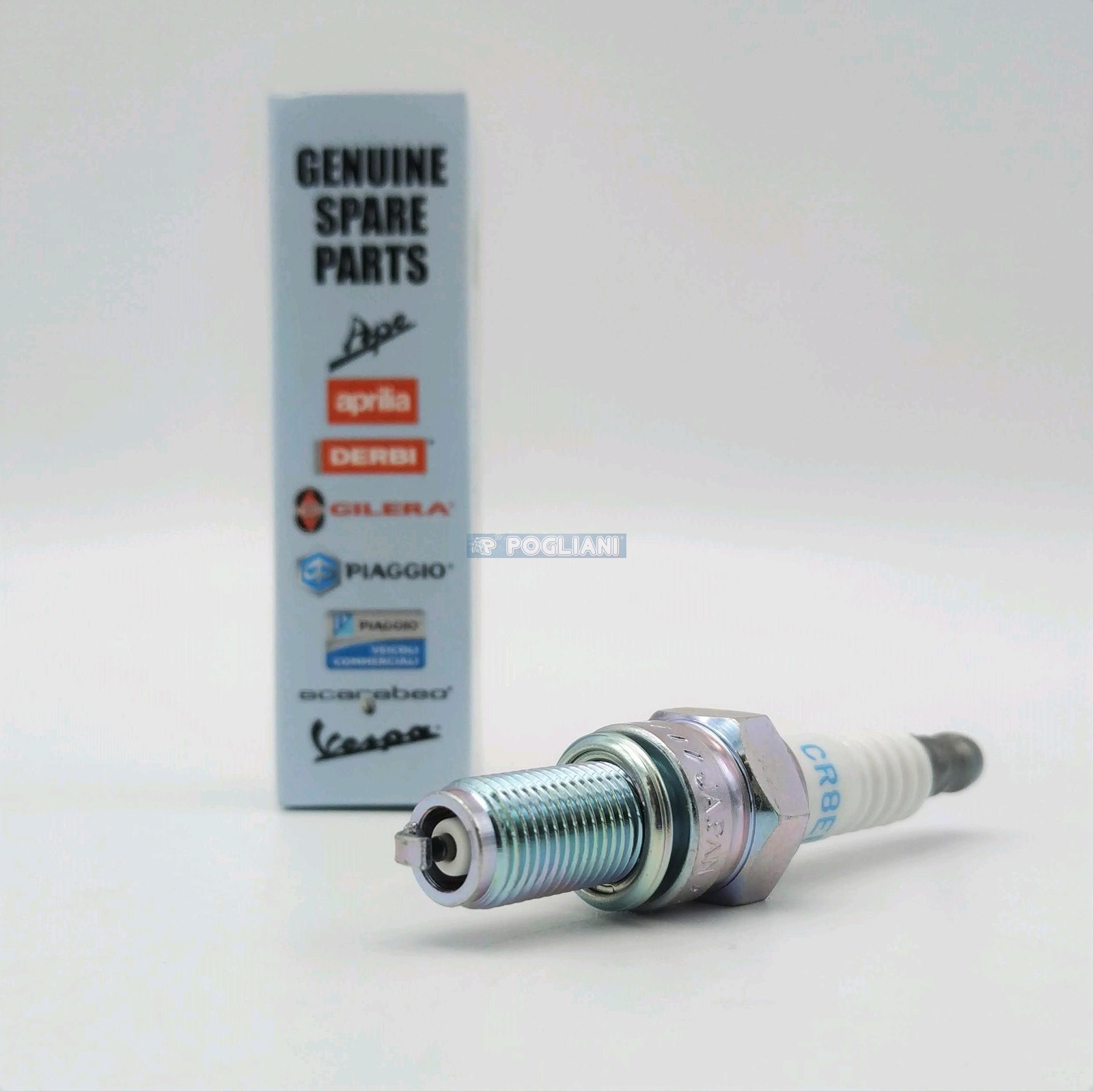 Spark plug NGK CR8EKB for Piaggio/Aprilia/Gilera/Derbi 639687