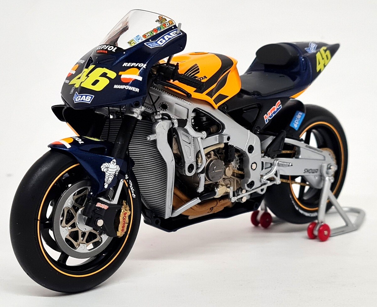 ミニカー MINICHANPS Honda RC211V Valentino Rossi Valentino Rossi Test Bike Honda Rc211v Summer 2001