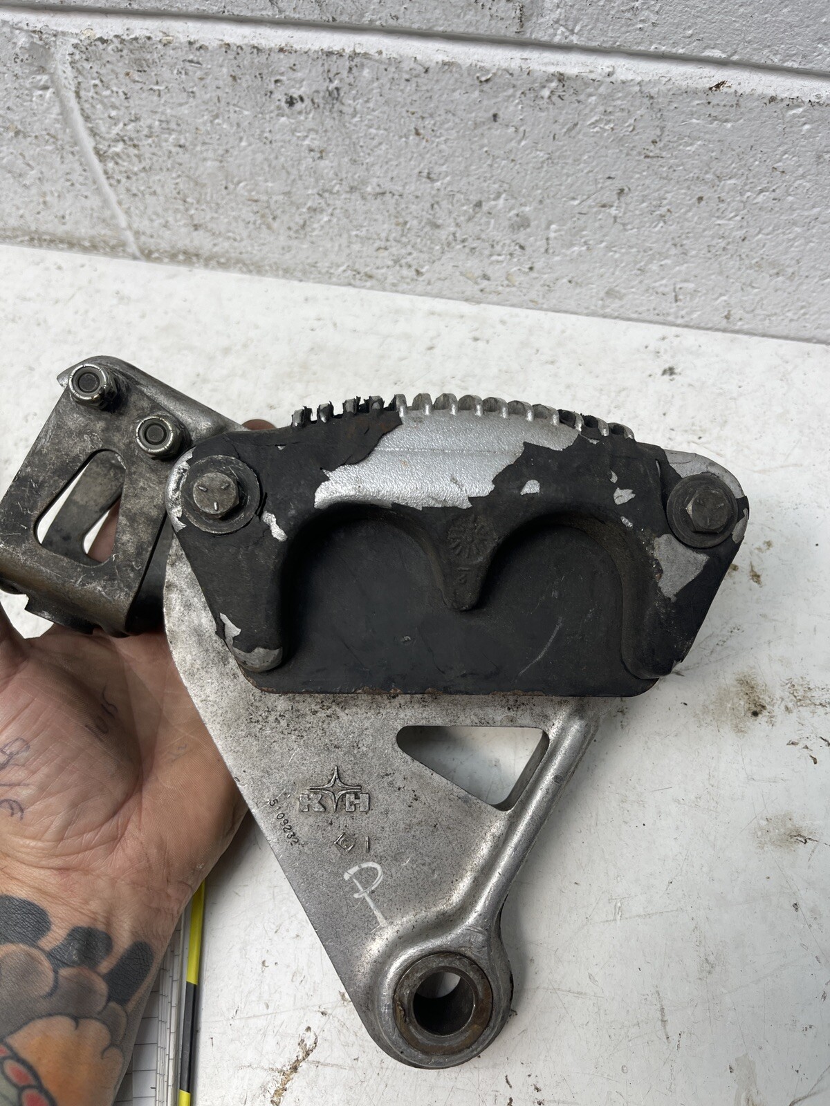 Harley Davidson FLHT FLT Rear Brake Mount Mounting Bracket Calliper ...