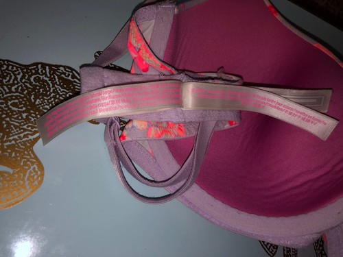 Sujetador ROSA Victoria's Secret 32D Wear Everywhere Ligeramente Forrado Púrpura Rosa Logotipo - Imagen 7 de 11