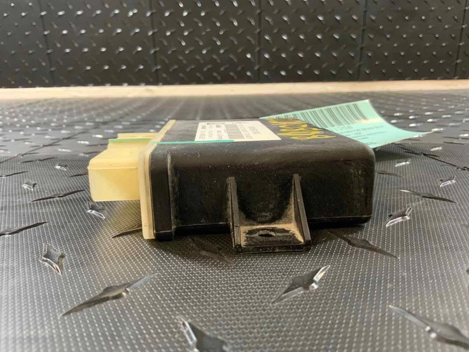 Dodge Ram 3500 2013-2015 control de emisiones módulo de bomba DEF 6,7 L TD 68085913AE Foto 4 de 4