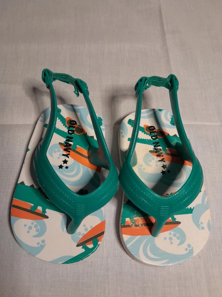 Chanclas Old Navy Talla 2 Aqua con estampado de cocodrilo Foto 2 de 4