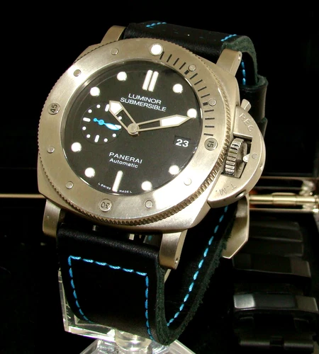 PANERAI LUMINOR SUBMERSIBLE 1950 3 DAYS 47mm PAM 01305 TITANIUM WATCH wBOX/PP