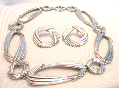 Vtg MONET Silver Tone Adjustable Necklace  & Matching Monet Pierced Earrings