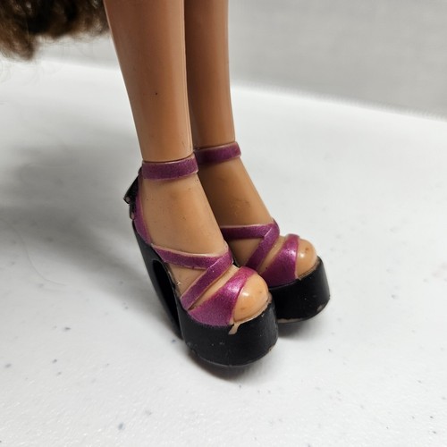 2006 Bratz PRINCESS YASMIN Doll w/ Original Outfit Top Skirt Shoes - CUTE! - Picture 6 of 9