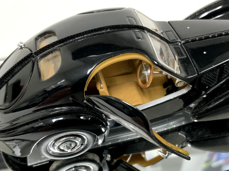 1/43 AutoArt Bugatti Type 57SC Atlantic Black with Disc Wheels 50946 TA120 - Image 4 of 4