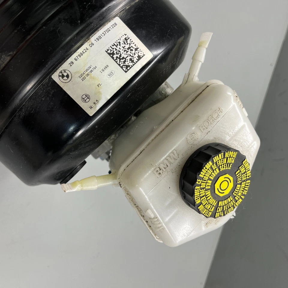 Cilindro maestro de refuerzo servo freno eléctrico con depósito BMW M240IX 2017-2021 OEM Foto 3 de 4