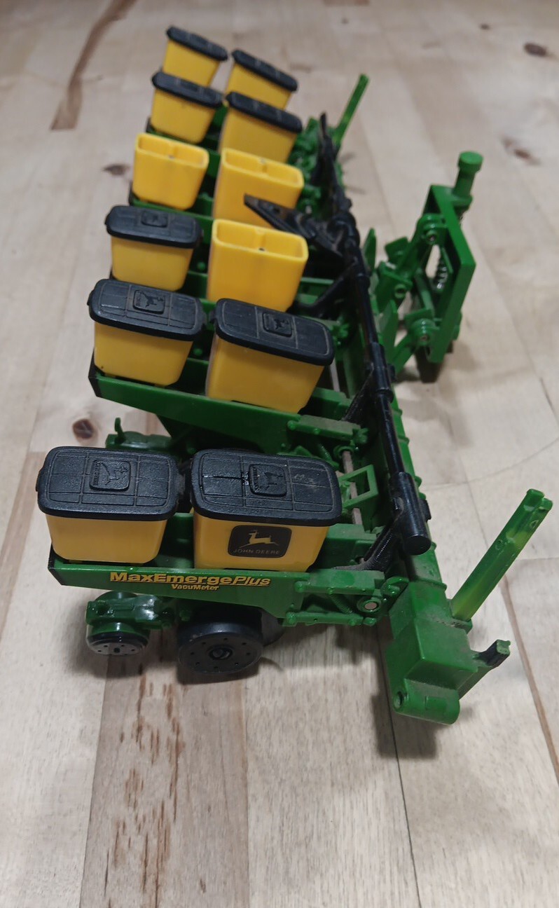 ERTL John Deere 1700 Max Emerge Plus Six Row Planter Scale 1/16 For Parts Or Res