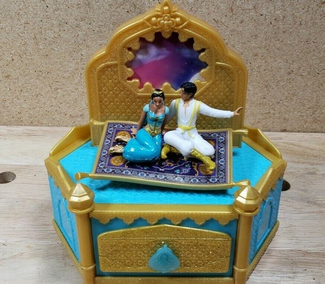 Disney Aladdin A Whole New World Aladdin and Jasmine Jewelry Box Jakks