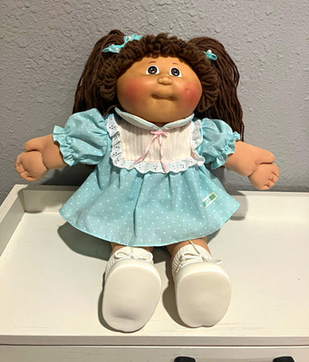 Vintage Cabbage Patch Kids soft body girl doll 18  tall. Brown hair brown eyes. 
