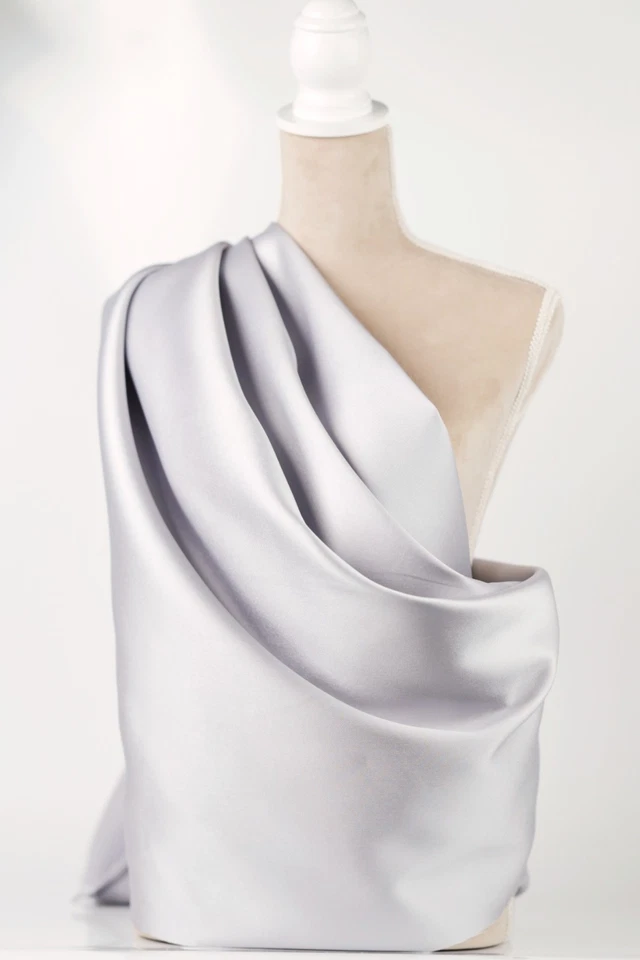 Tela de satén Mikado plateada 58/60" de ancho por yarda 605 Foto 4 de 4