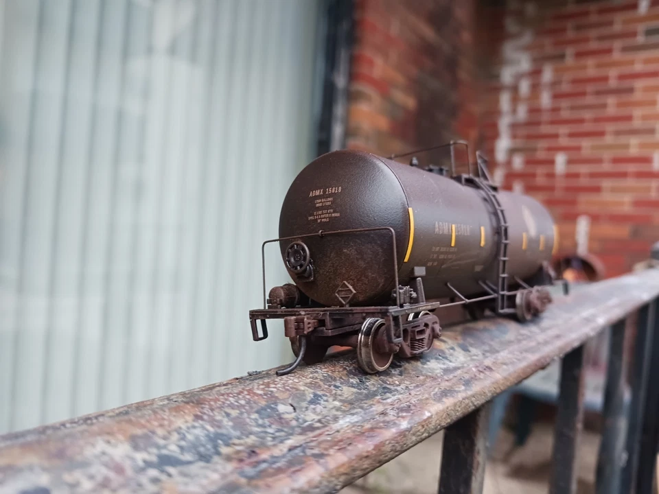 Weathered Adm Utlx Tank Car Union Pacific Bnsf Csx  Norfork Southern Cpkc Ihb - Image 4 of 4