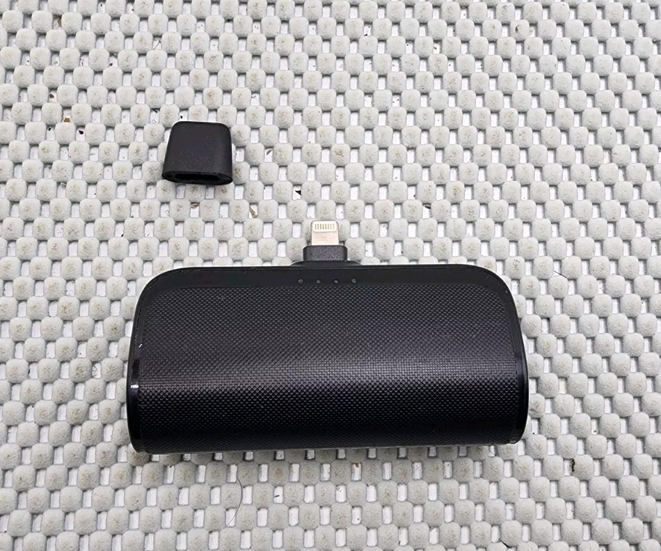 Compact 5200mAh Portable Charger for iPhone - HX45X3 Power Bank