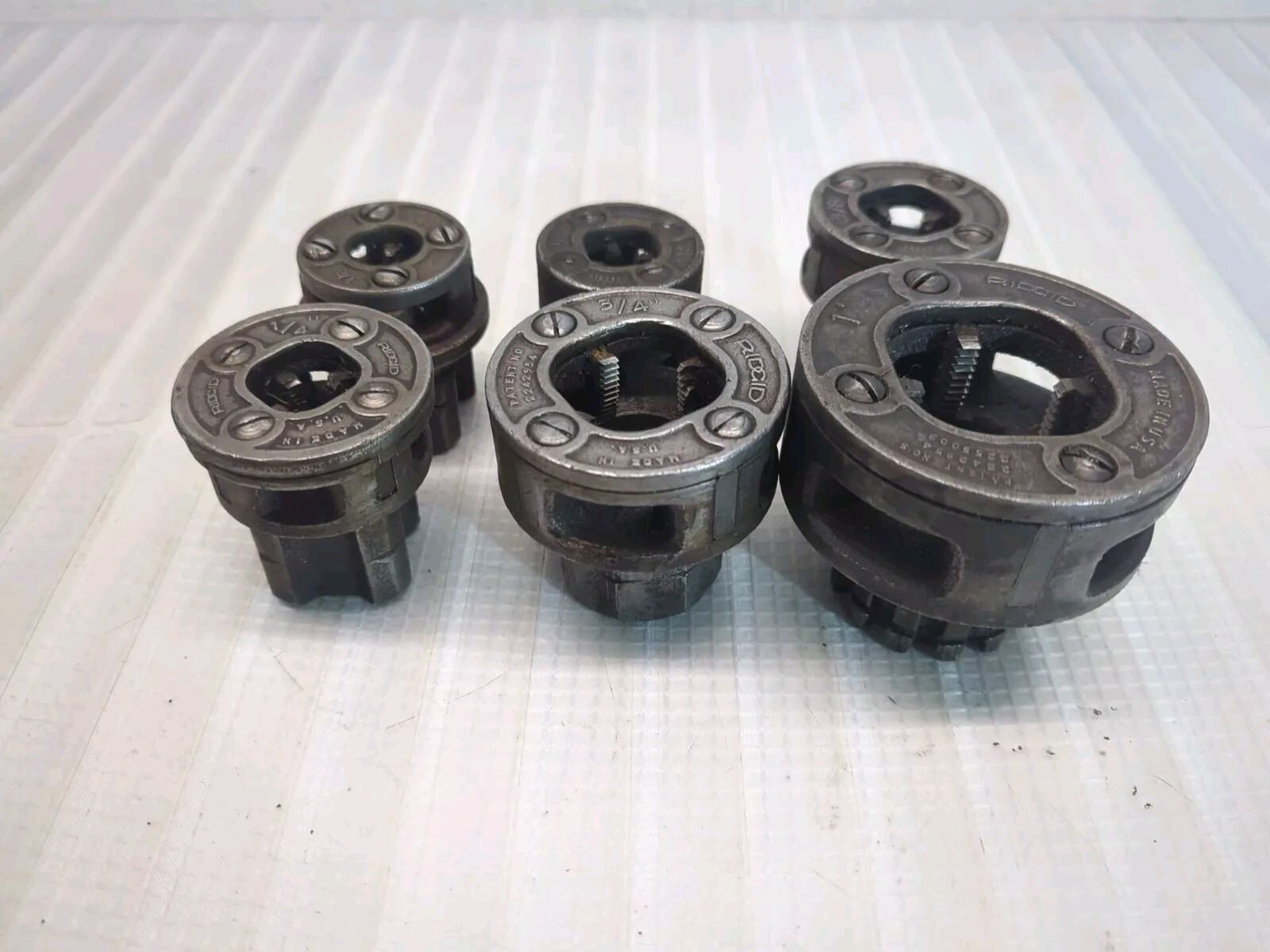 RIDGID DIE HEAD LOT OF 6 MISC. THREADER DIES 1/8 , 1/4 , 3/8 , 3/4 , 1" AS IS