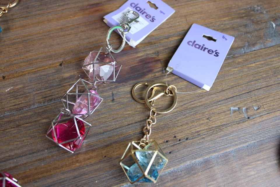 Lote/Juego/11 Llaveros Claire’s Girls Corazón Enjaulado Cristal con Rosa/Azul Aguamarina Foto 2 de 2