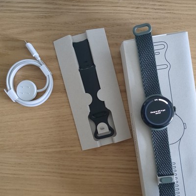 Google Pixel Watch 3, 41mm mit gewebtem Armband Ivy, Originalverpackung wie neu 