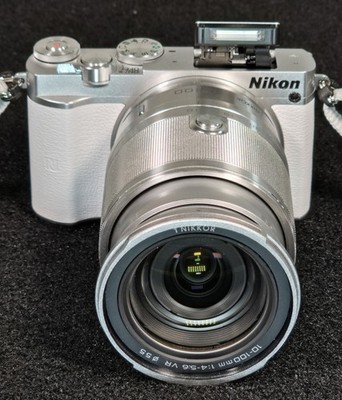 Nikon １J5 Nikon 1 J5 Mirrorless Camera W/10-100mm VR Lens Silver & White