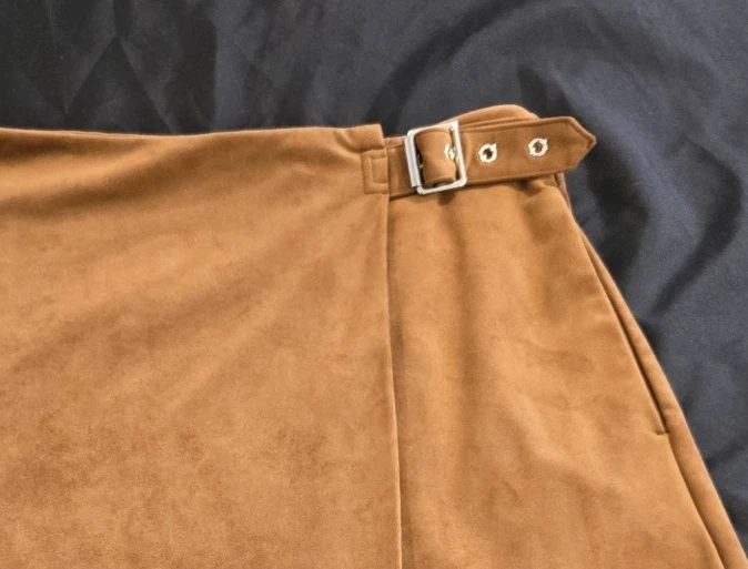 Falda de cintura ajustable envolvente Banana Republic de gamuza para mujer con bolsillos 8 Foto 2 de 4