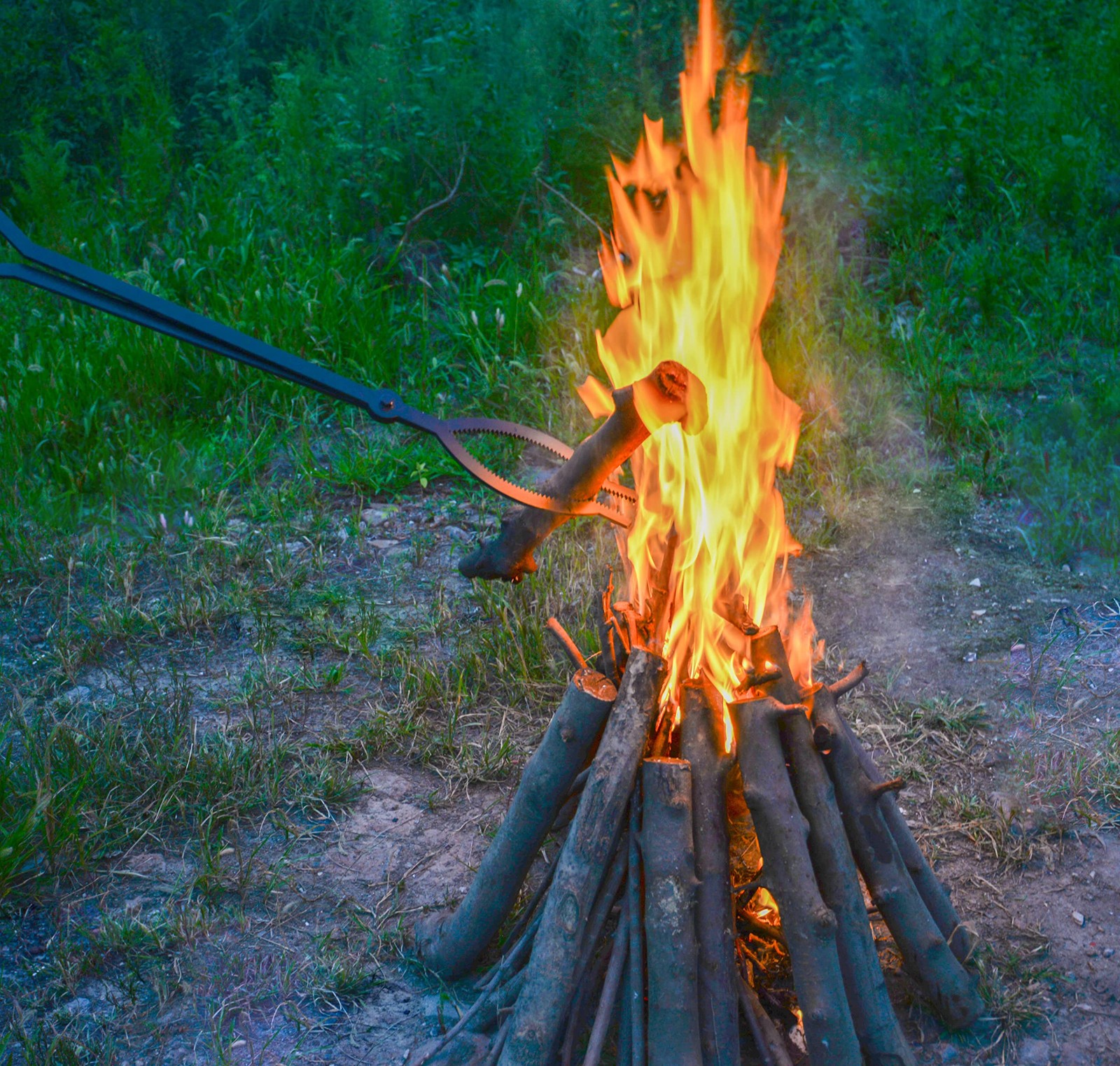 40in Heavy Duty Fire Tongs Firewood Grabber Tool with Scissor Shape Serrated,...