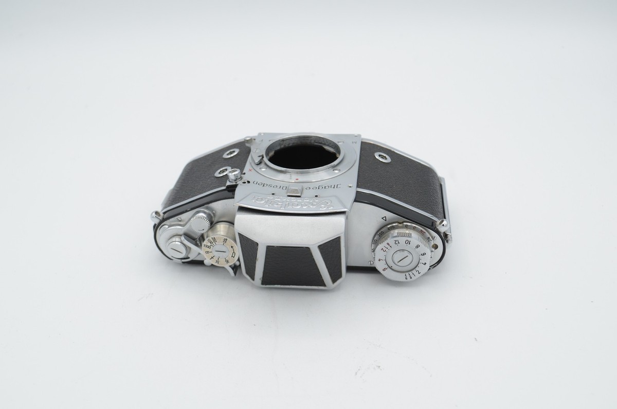 Exakta Varex IIA (Version 1) 35mm Camera Body with Version 5 Exakta Varex IIA (Version 1) 35mm Camera Body with Version 5